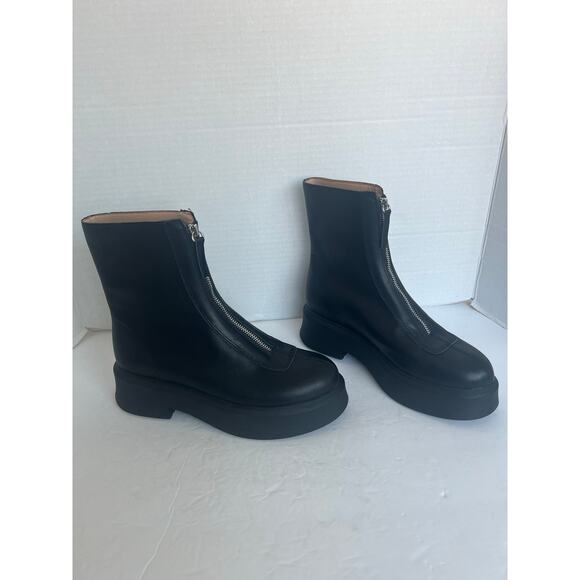 NWT Steve Madden Jones Black Leather Zip-Front Platform Ankle Lug Sole Boot 9M - Picture 1 of 10